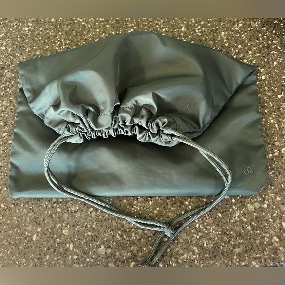 ✨DISCOUNTED✨ Lululemon Fast Track Duffel Gym Travel Beach Bag -  Dark Forest - Picture 7 of 16